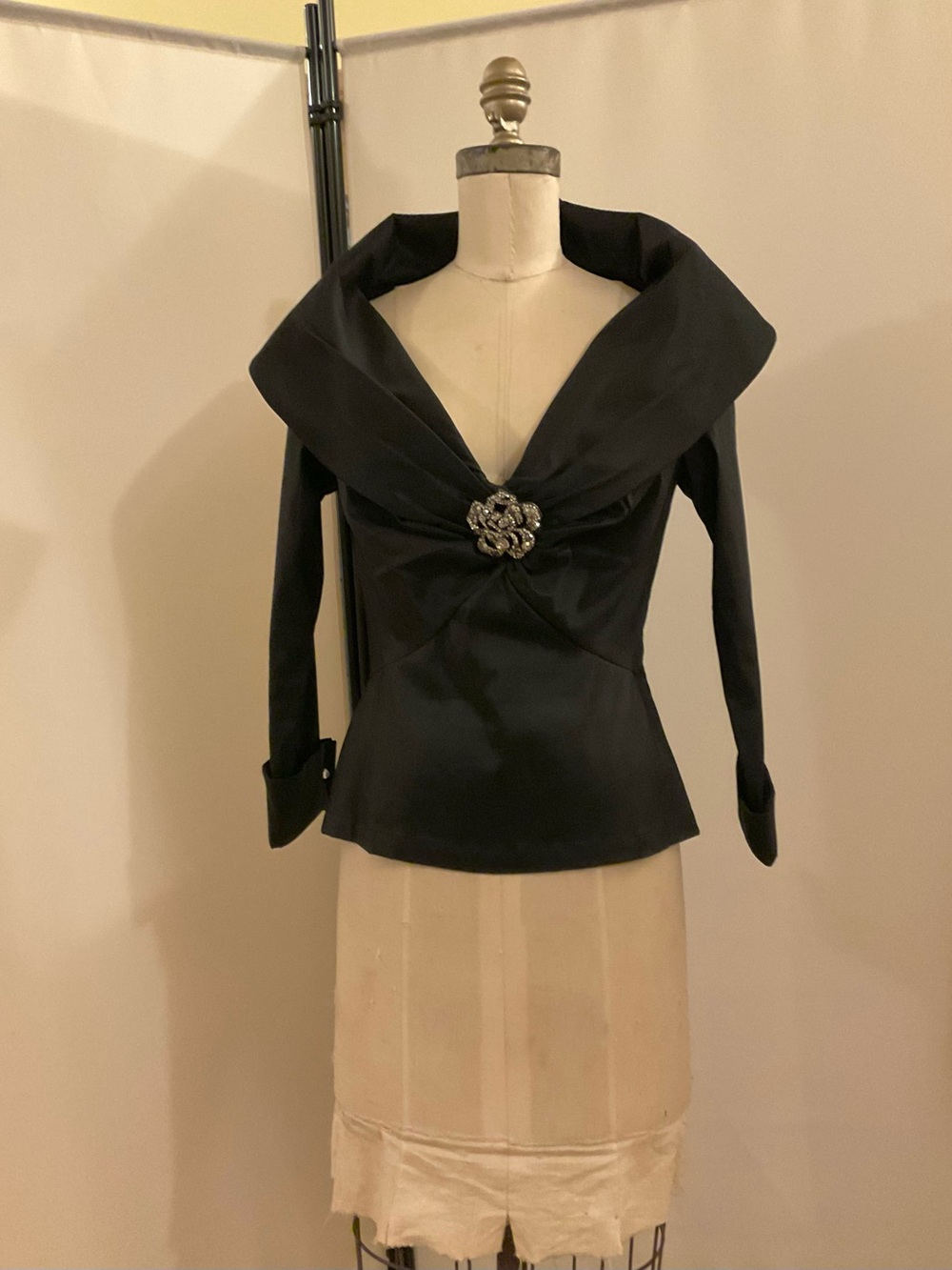 Tadashi vintage formal blouse top black taffeta jeweled brooch neck 6